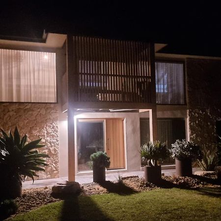 Sunsets On Martyrs Coastal Luxury Beach House ピーターバラ エクステリア 写真