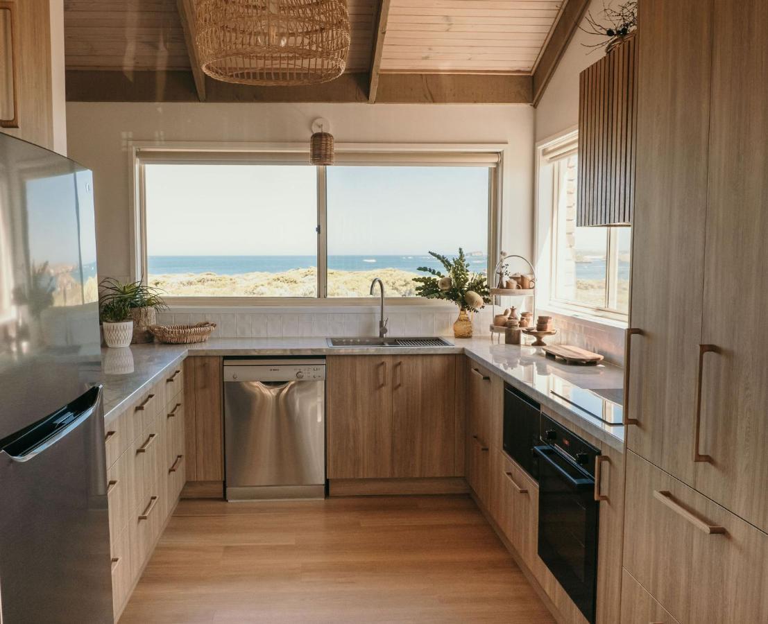Sunsets On Martyrs Coastal Luxury Beach House ピーターバラ エクステリア 写真